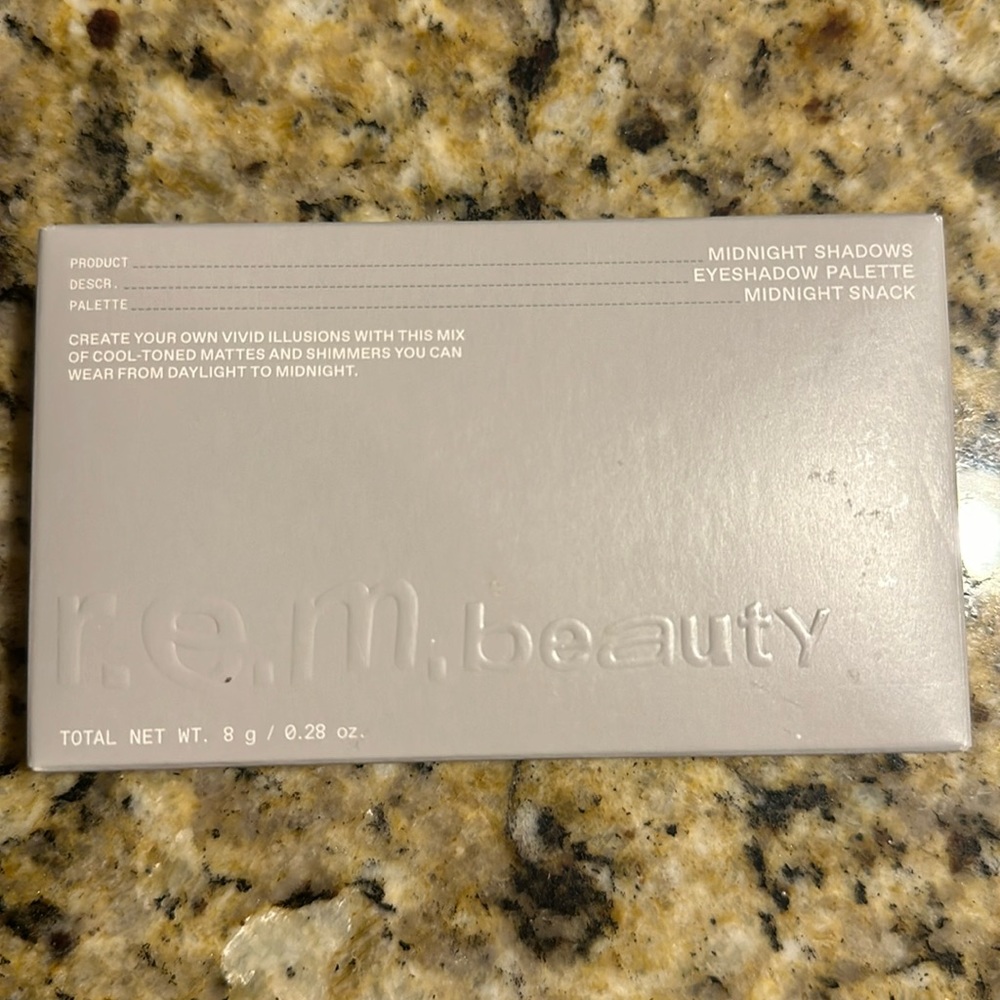 R.E.M beauty Eyeshadow Palette in Midnight Snack